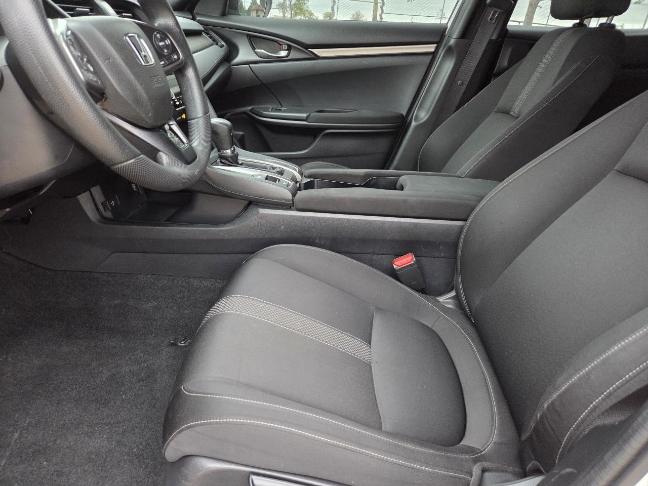 Honda Civic Hatchback LX CVT 2020