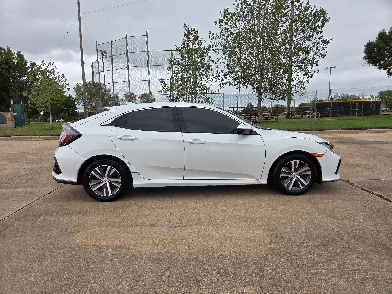 Honda Civic Hatchback LX CVT 2020