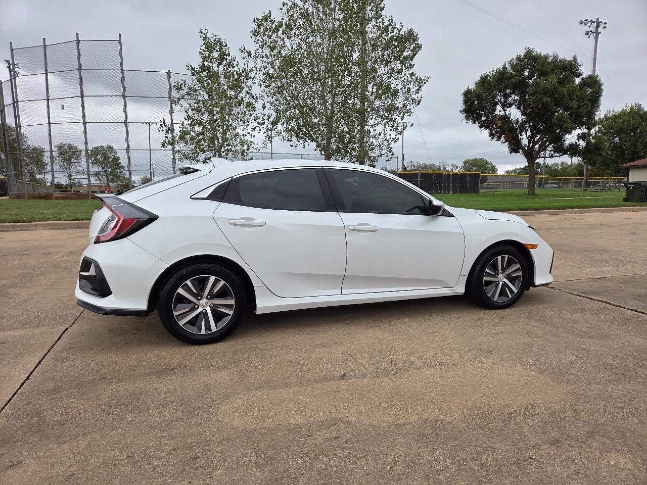 Honda Civic Hatchback LX CVT 2020