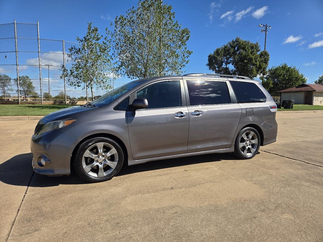 Toyota Sienna 5dr 8-Pass Van V6 SE FWD (Natl) 2014