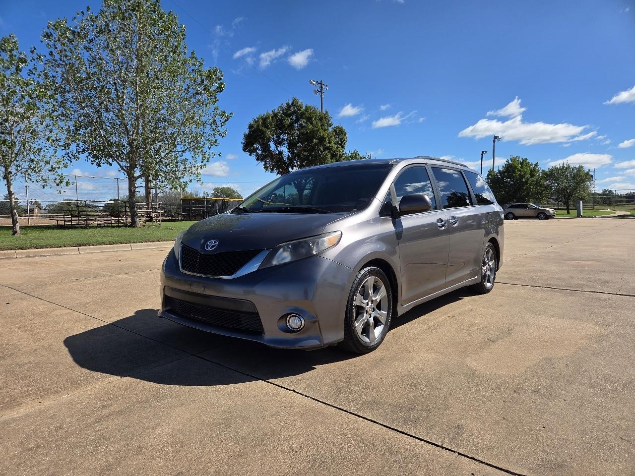 Toyota Sienna 5dr 8-Pass Van V6 SE FWD (Natl) 2014