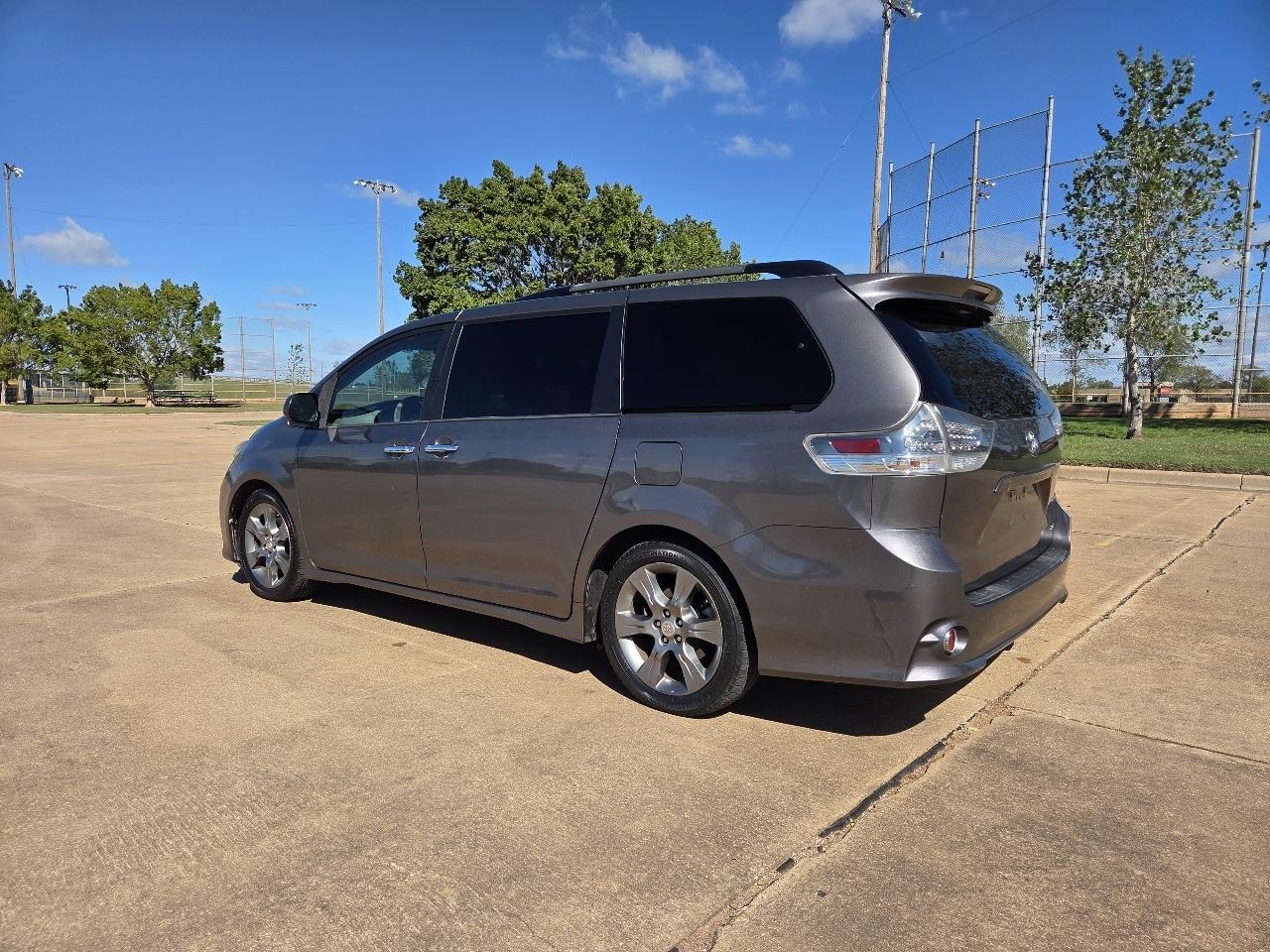 Toyota Sienna 5dr 8-Pass Van V6 SE FWD (Natl) 2014