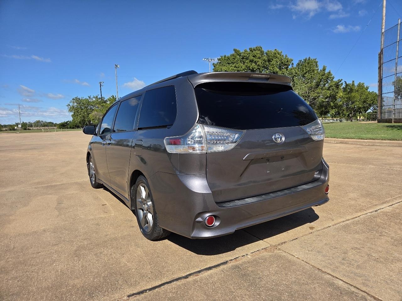 Toyota Sienna 5dr 8-Pass Van V6 SE FWD (Natl) 2014