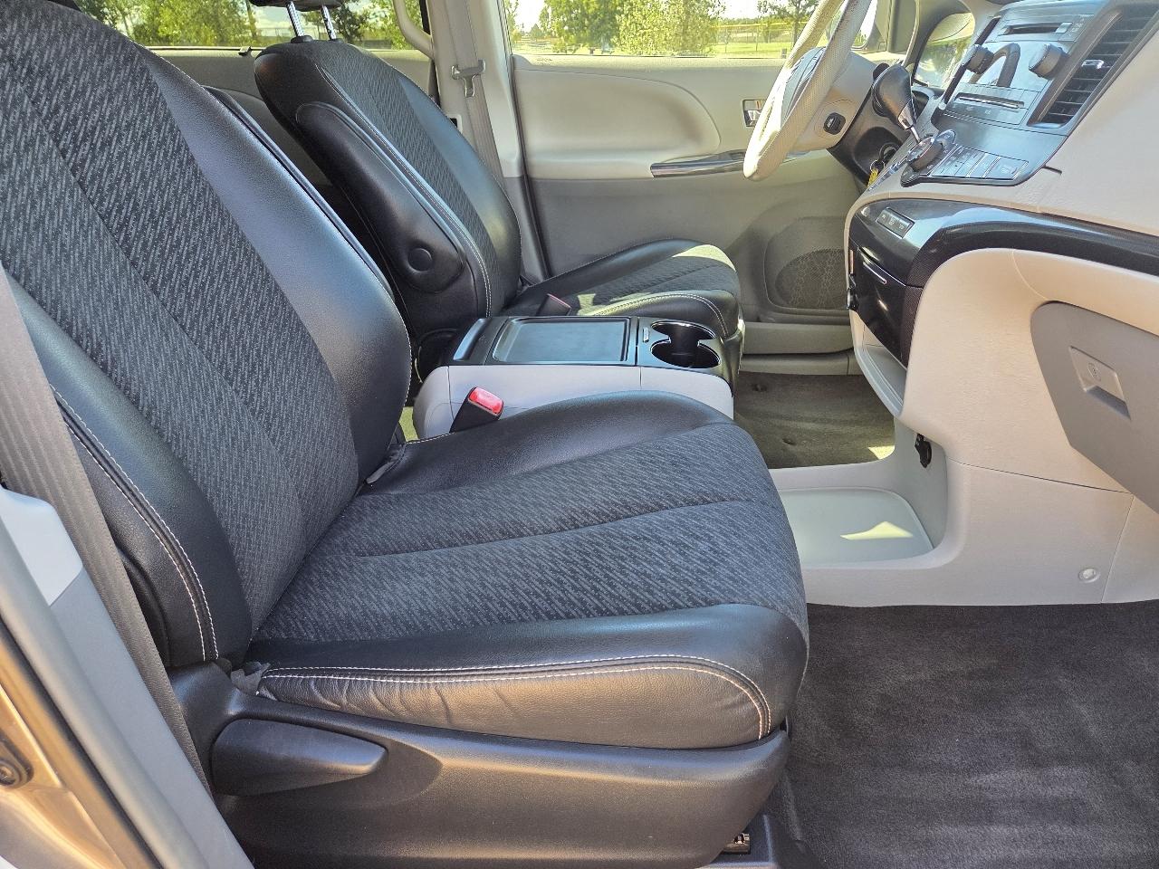 Toyota Sienna 5dr 8-Pass Van V6 SE FWD (Natl) 2014