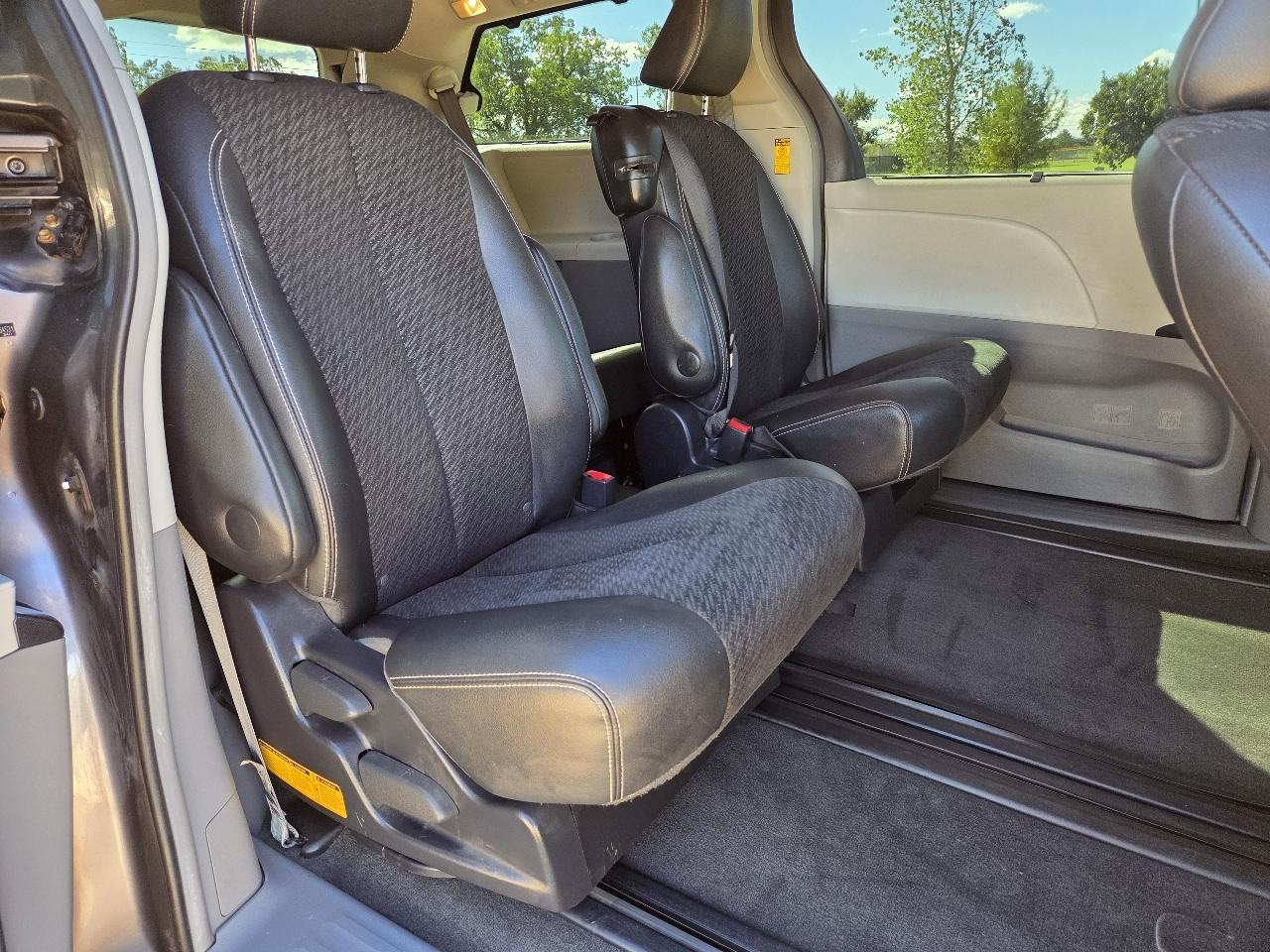 Toyota Sienna 5dr 8-Pass Van V6 SE FWD (Natl) 2014