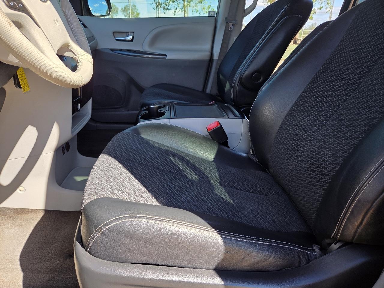 Toyota Sienna 5dr 8-Pass Van V6 SE FWD (Natl) 2014