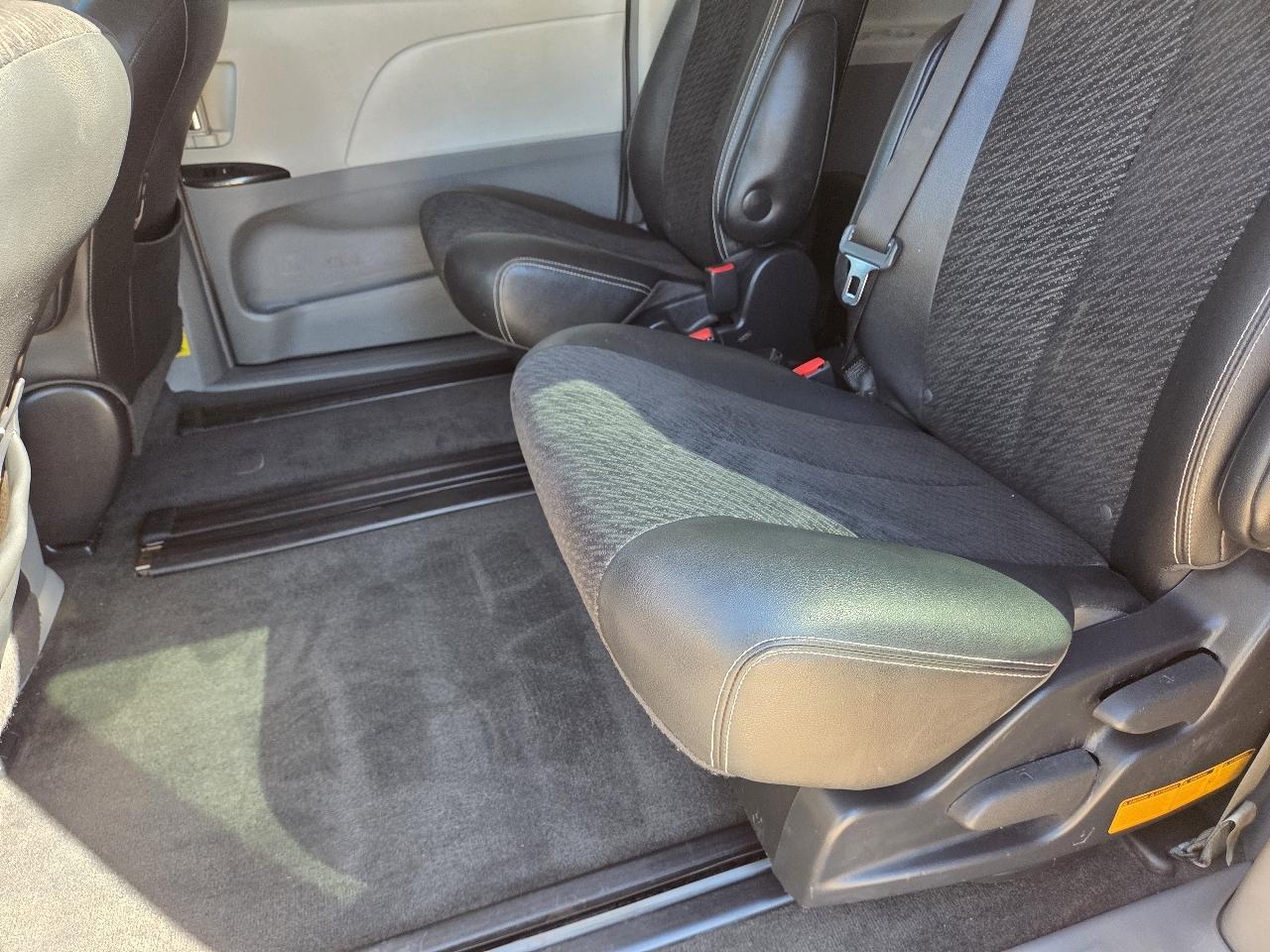 Toyota Sienna 5dr 8-Pass Van V6 SE FWD (Natl) 2014