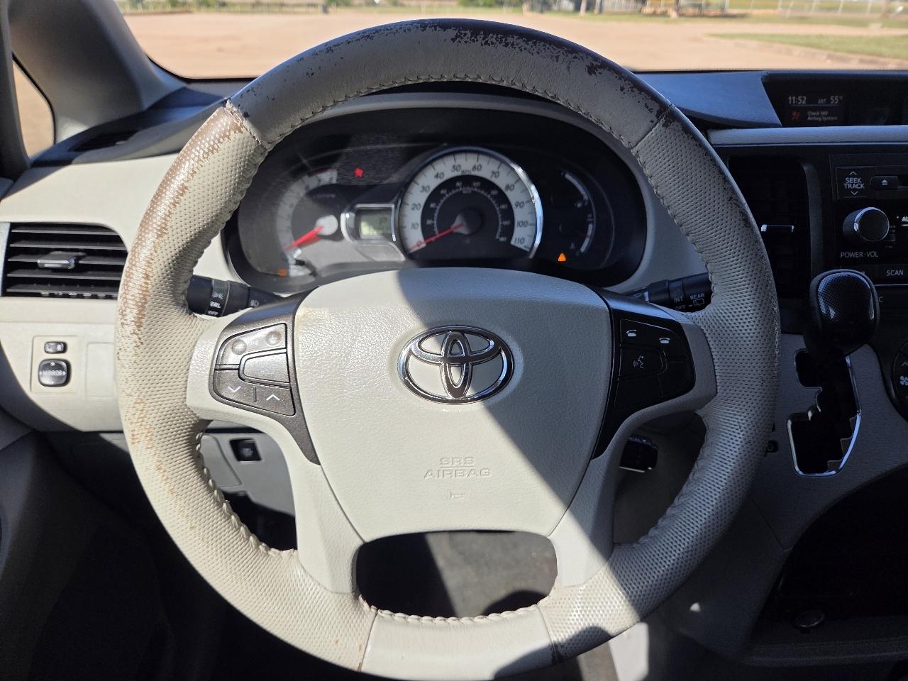Toyota Sienna 5dr 8-Pass Van V6 SE FWD (Natl) 2014