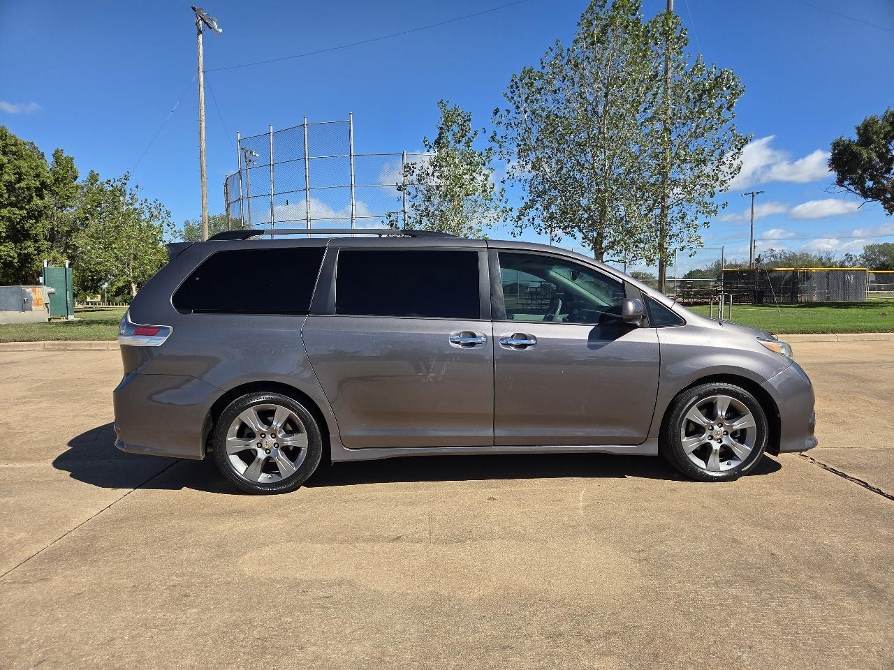 Toyota Sienna 5dr 8-Pass Van V6 SE FWD (Natl) 2014