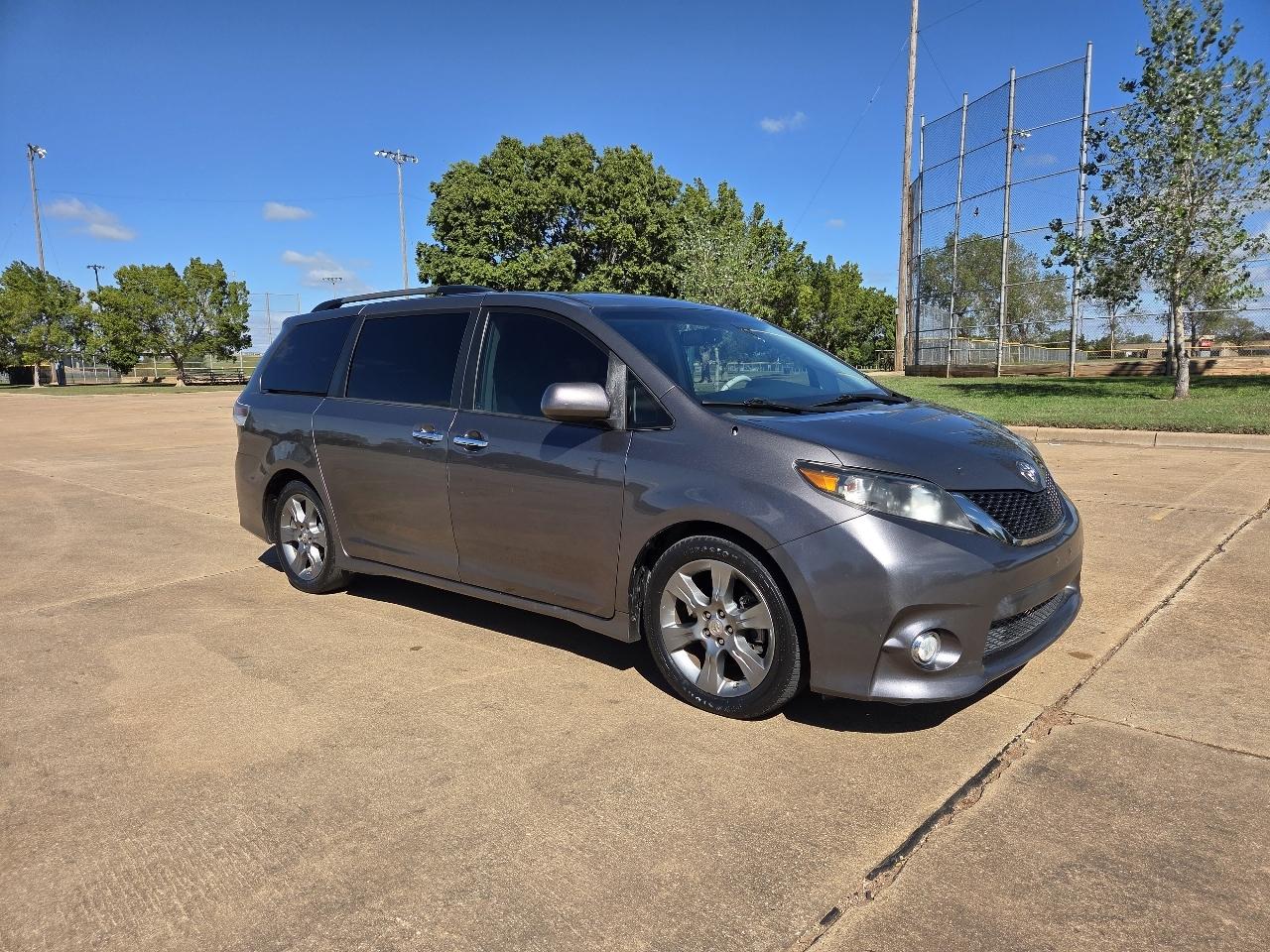 Toyota Sienna 5dr 8-Pass Van V6 SE FWD (Natl) 2014