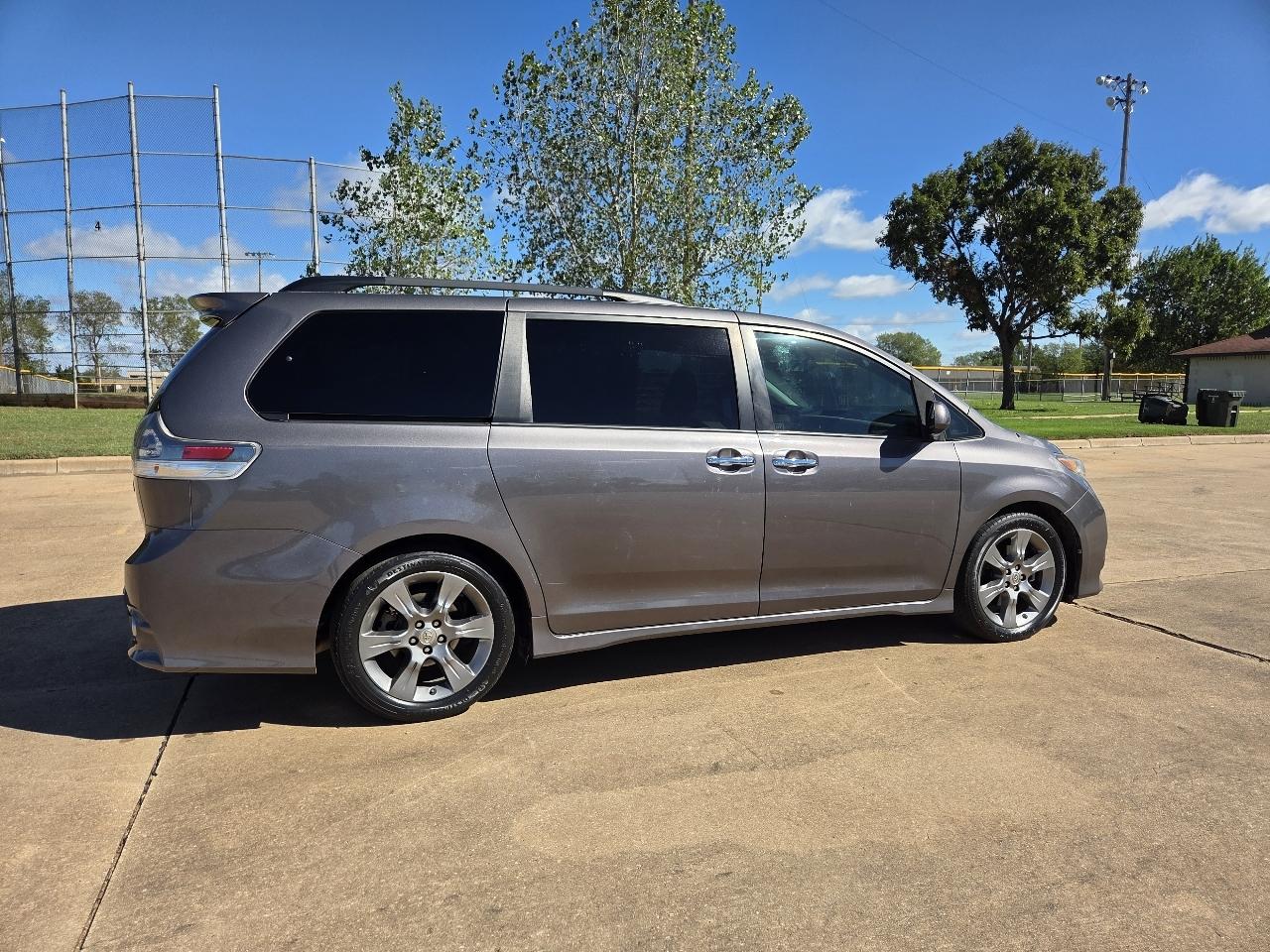 Toyota Sienna 5dr 8-Pass Van V6 SE FWD (Natl) 2014