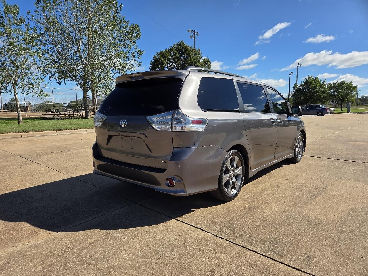 Toyota Sienna 5dr 8-Pass Van V6 SE FWD (Natl) 2014