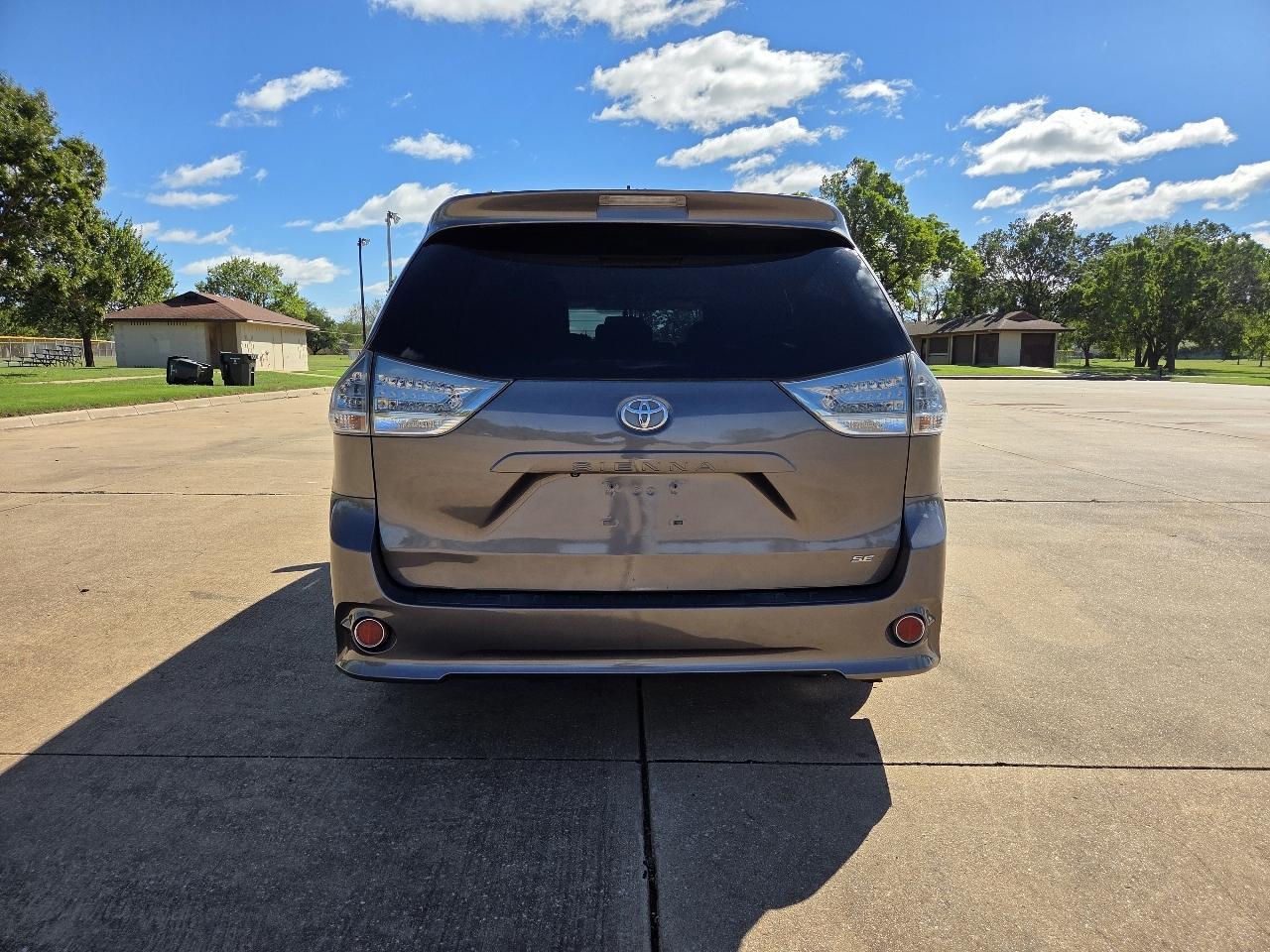 Toyota Sienna 5dr 8-Pass Van V6 SE FWD (Natl) 2014