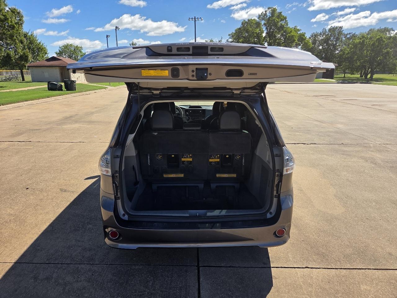 Toyota Sienna 5dr 8-Pass Van V6 SE FWD (Natl) 2014