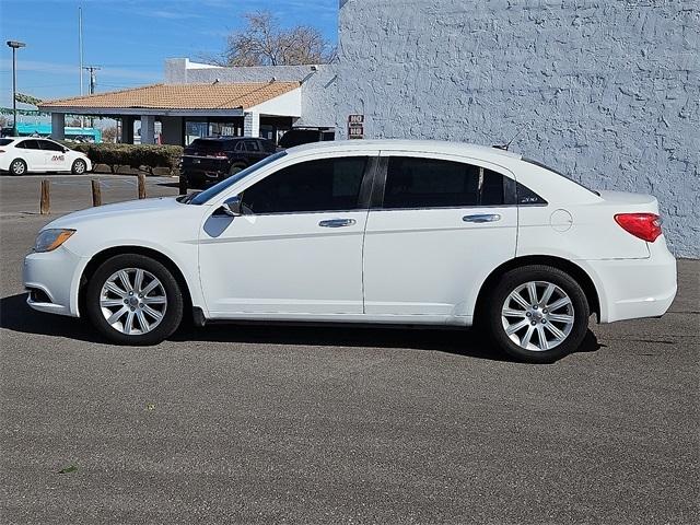 Chrysler 200  2013