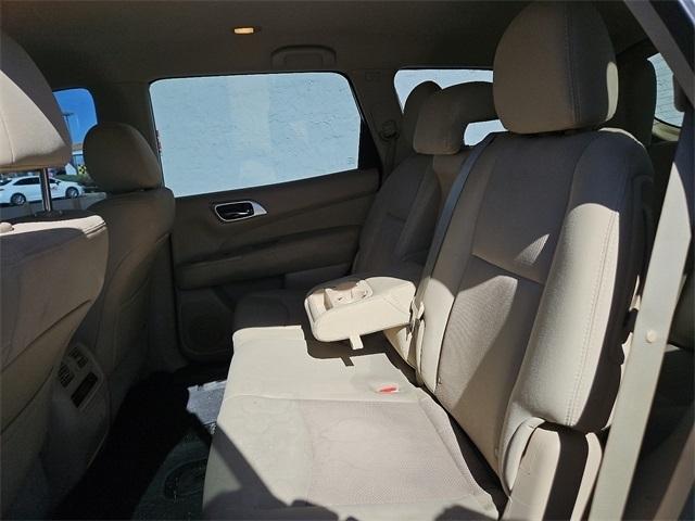 Nissan Pathfinder  2017