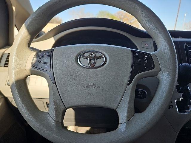 Toyota Sienna  2013