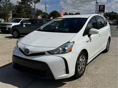 2017 Toyota Prius V  2017 Toyota Prius V