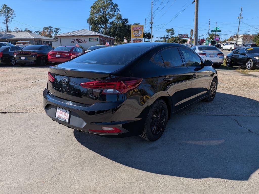 Hyundai Elantra  2020