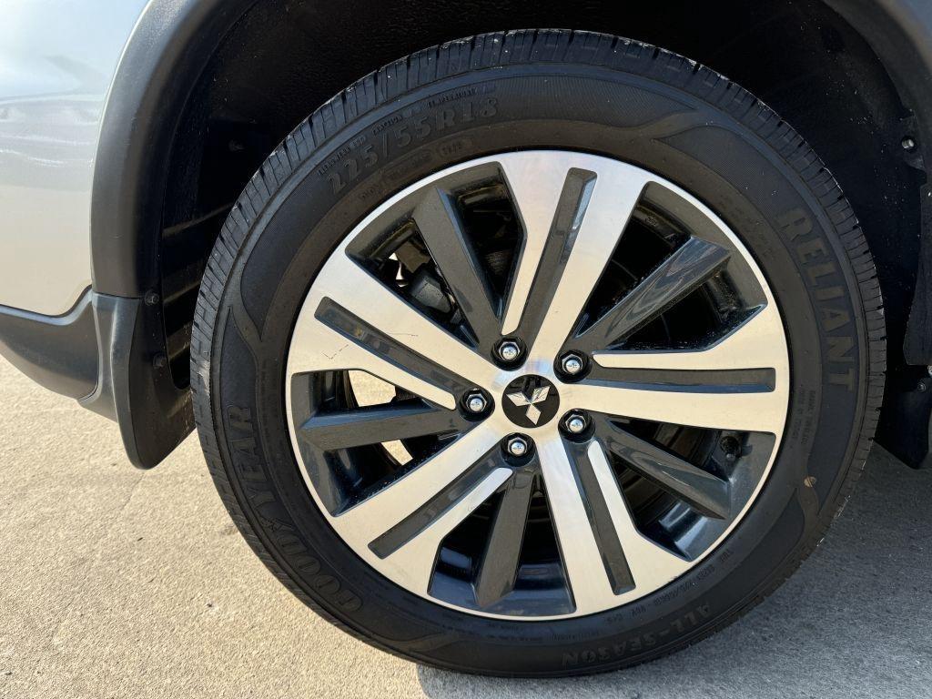 Mitsubishi Outlander Sport  2024