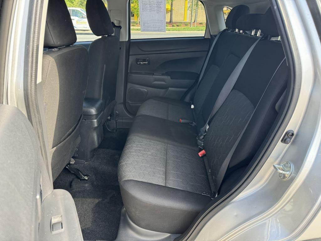 Mitsubishi Outlander Sport  2024