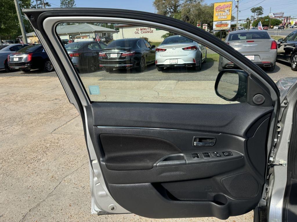 Mitsubishi Outlander Sport  2024