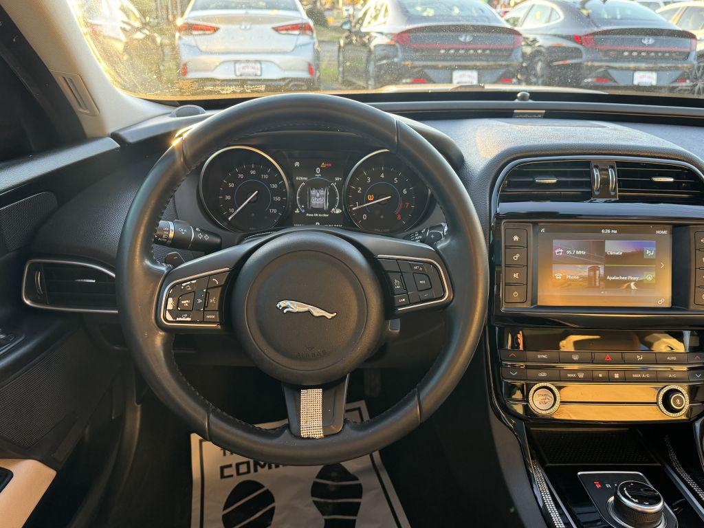 Jaguar XE  2018