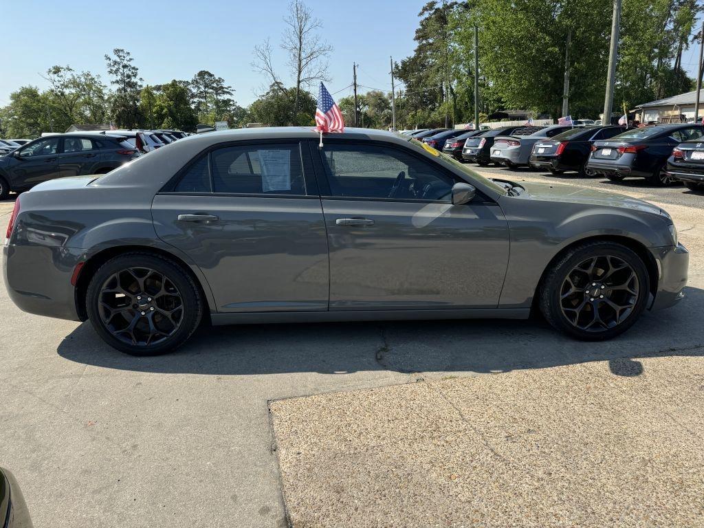 Chrysler 300  2019