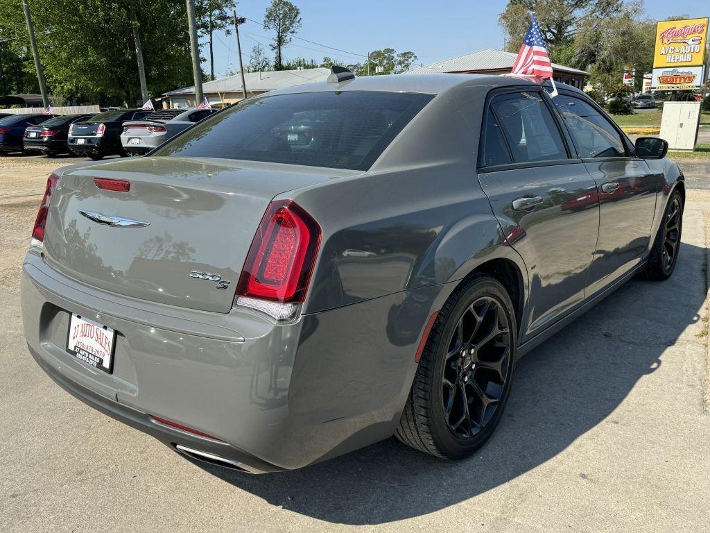 Chrysler 300  2019