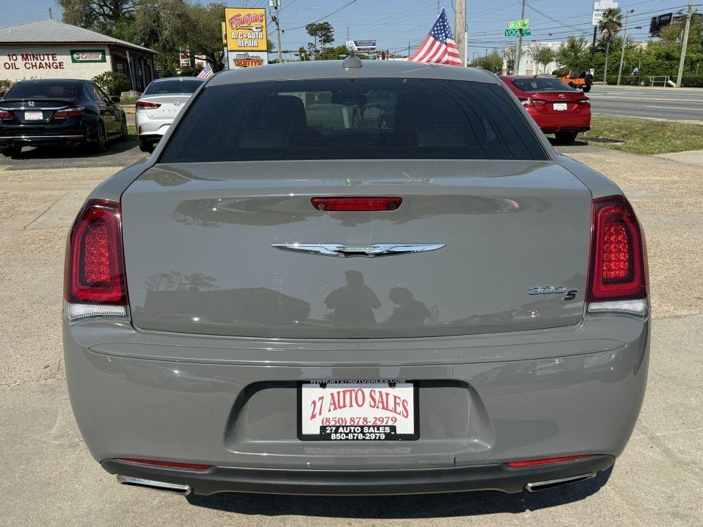 Chrysler 300  2019
