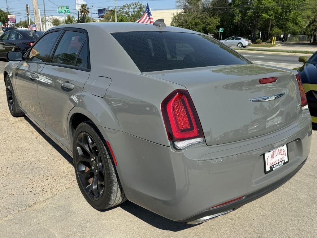 Chrysler 300  2019