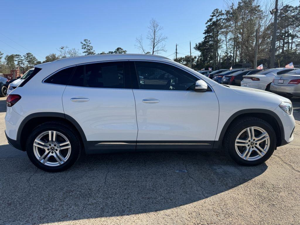 Mercedes-Benz GLA  2021