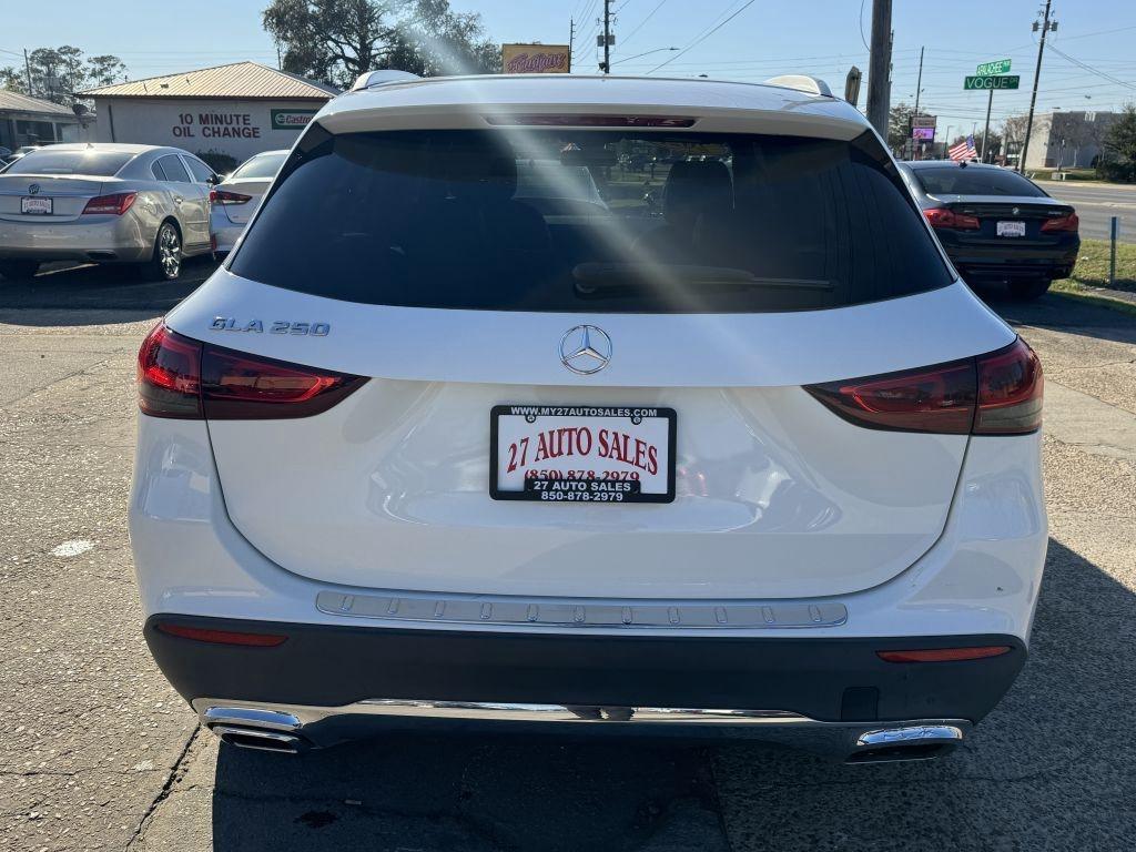 Mercedes-Benz GLA  2021