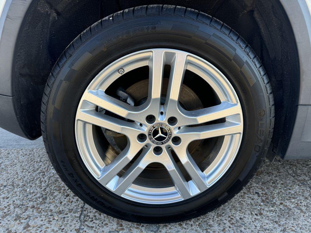 Mercedes-Benz GLA  2021