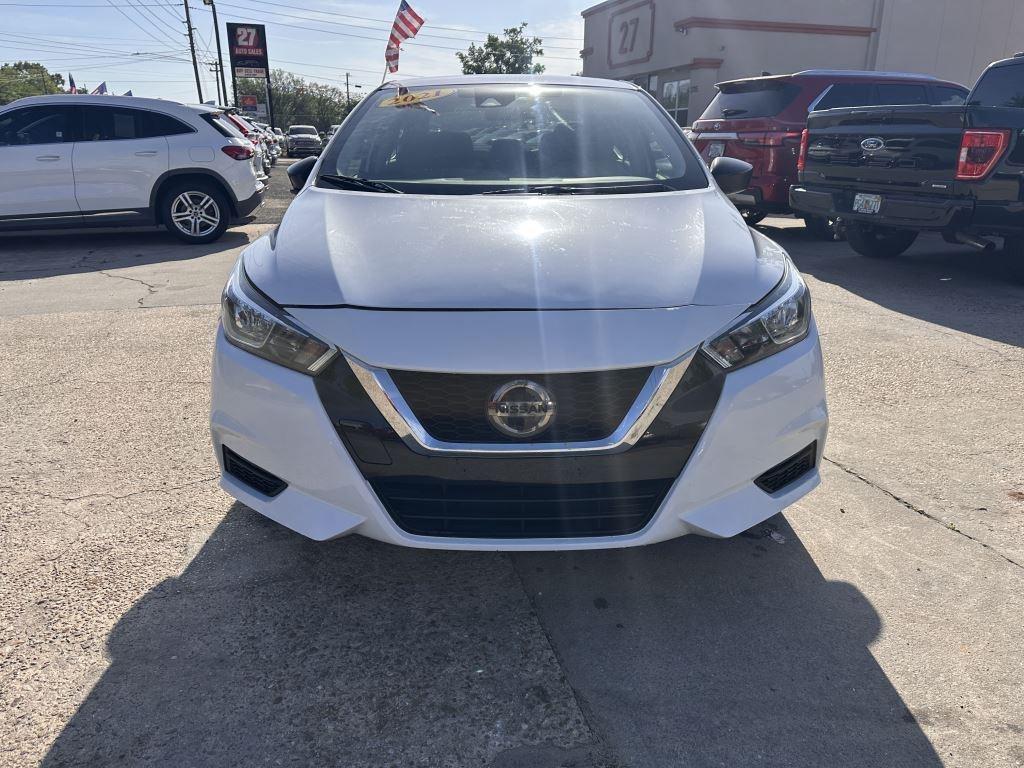 Nissan Versa  2021