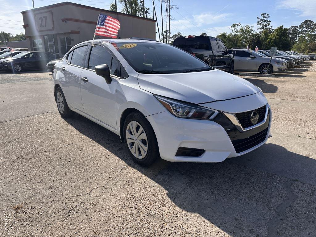 Nissan Versa  2021