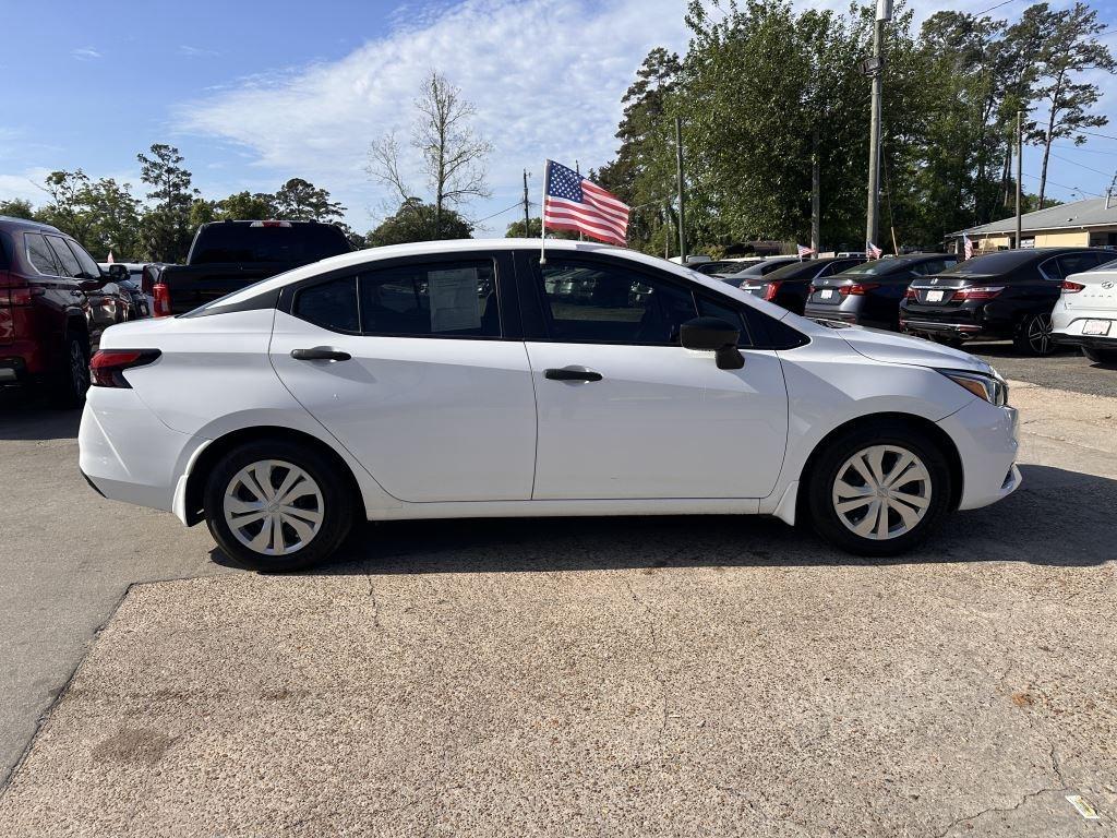 Nissan Versa  2021