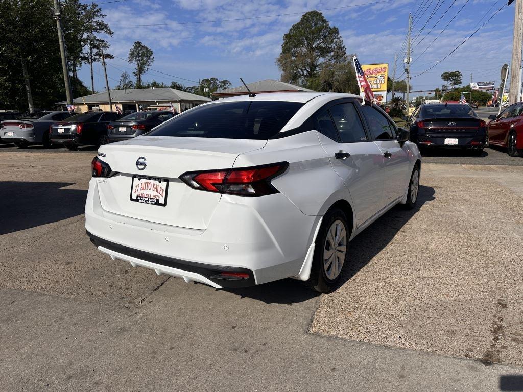 Nissan Versa  2021