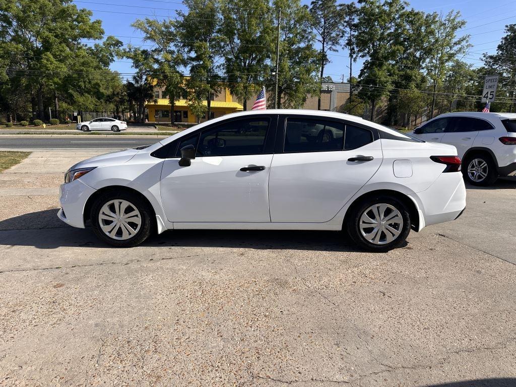 Nissan Versa  2021