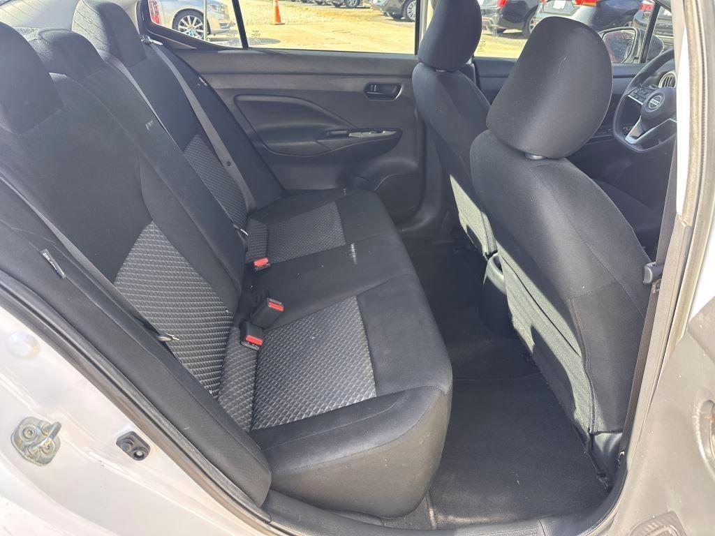 Nissan Versa  2021