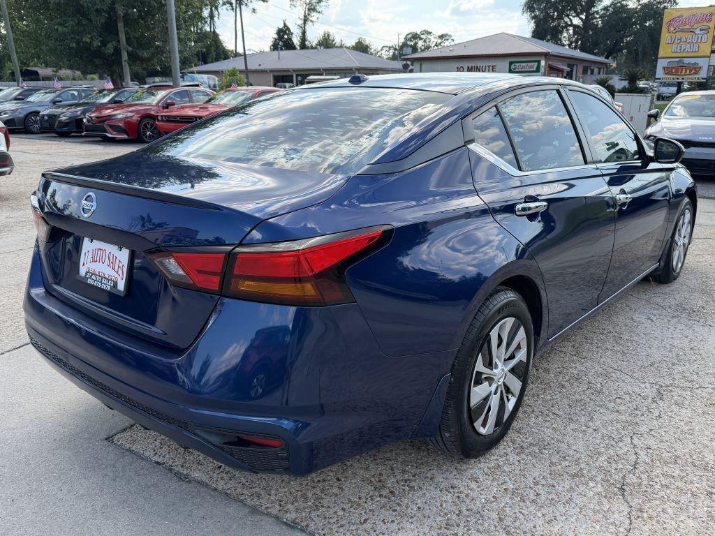 Nissan Altima  2020