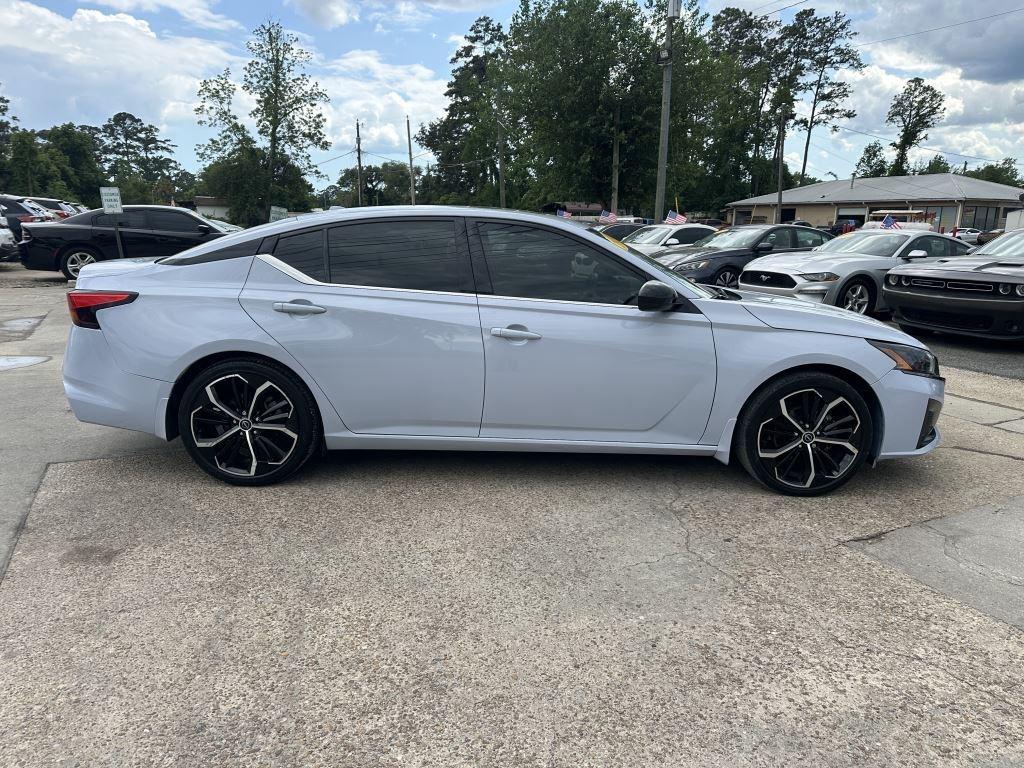 Nissan Altima  2024