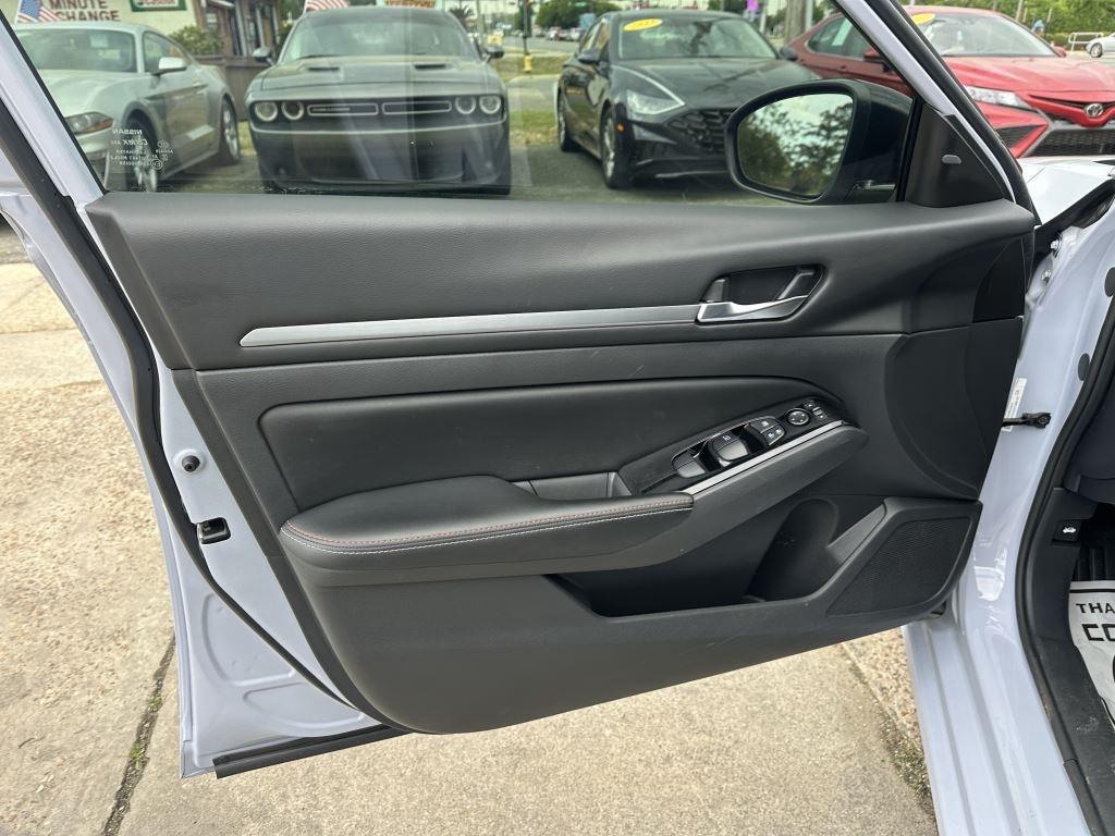 Nissan Altima  2024