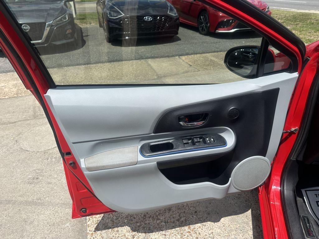 Toyota Prius c  2012