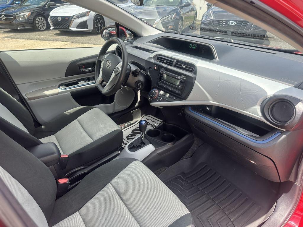 Toyota Prius c  2012