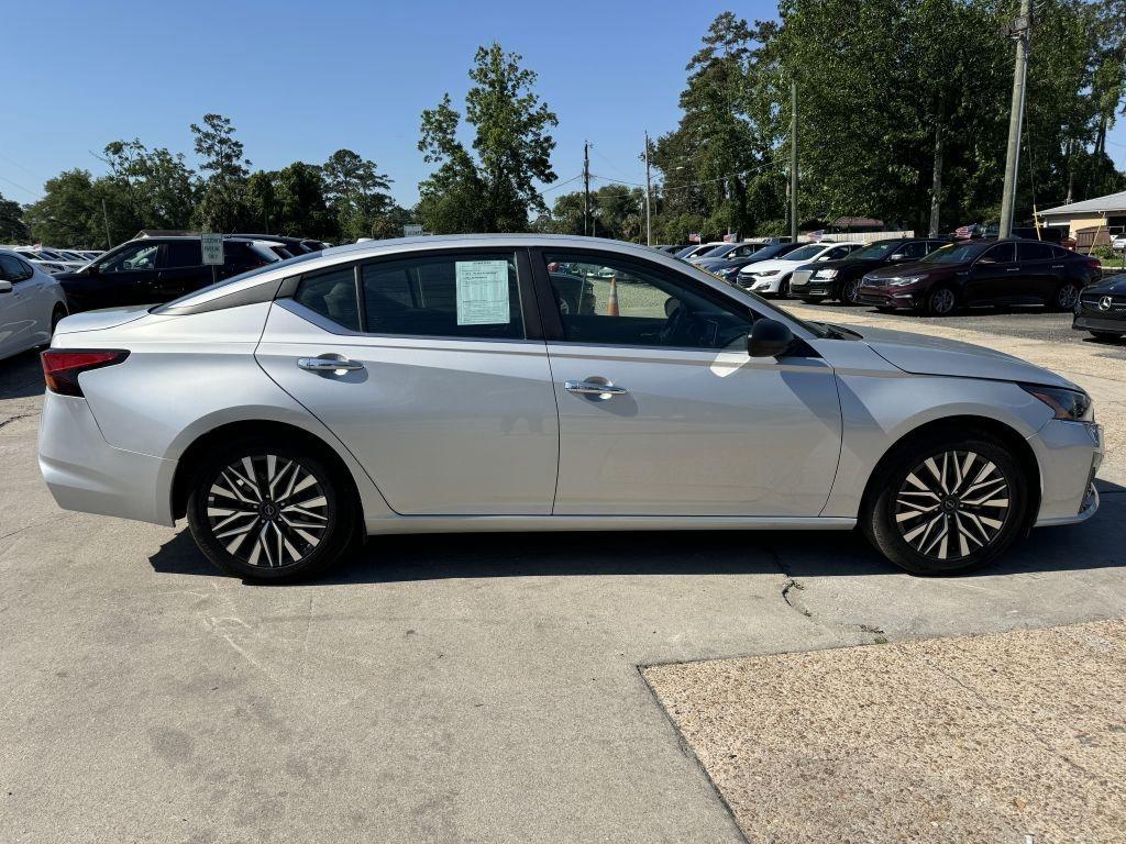Nissan Altima  2025