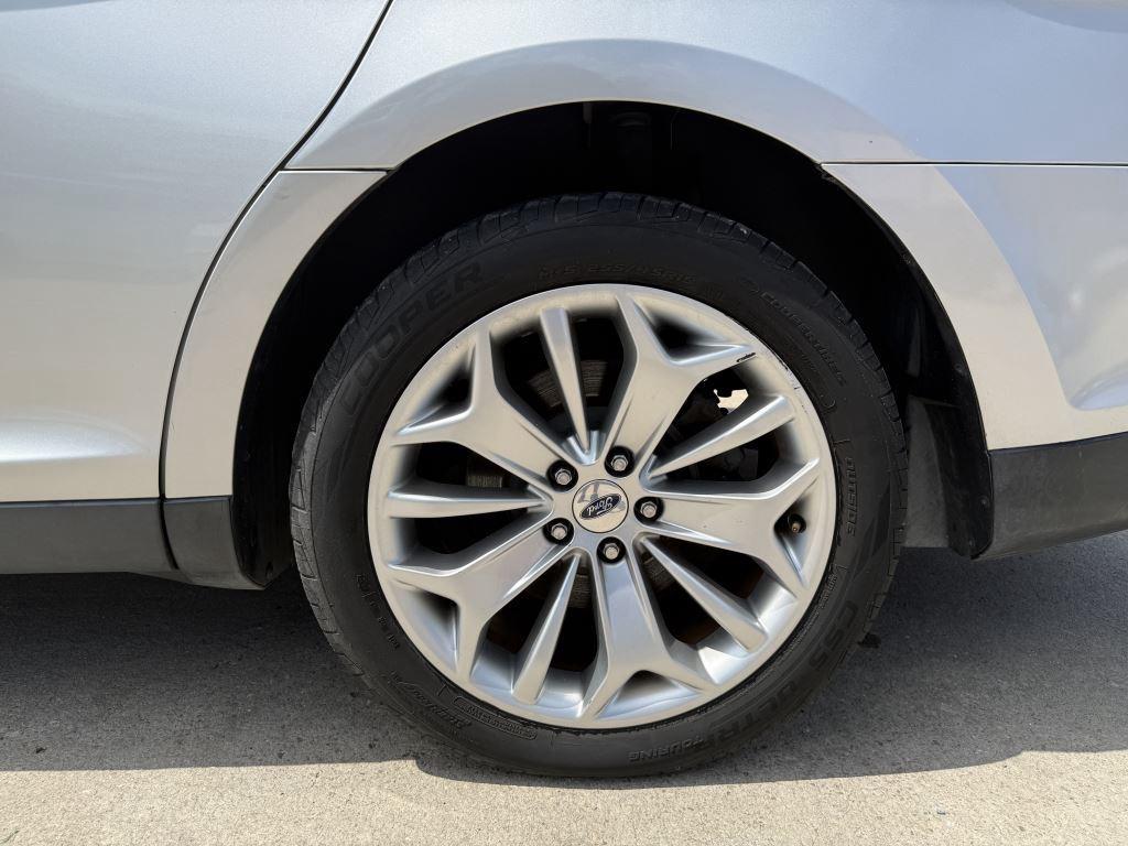 Ford Taurus  2019