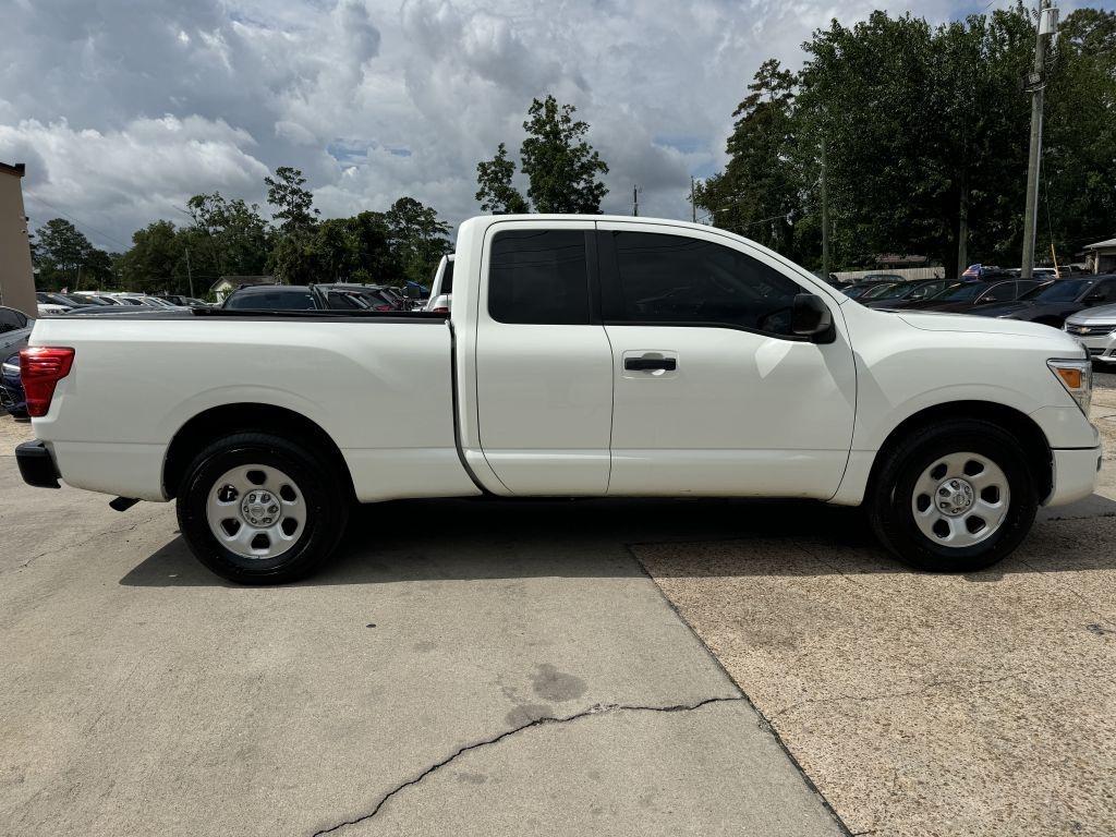 Nissan Titan  2022