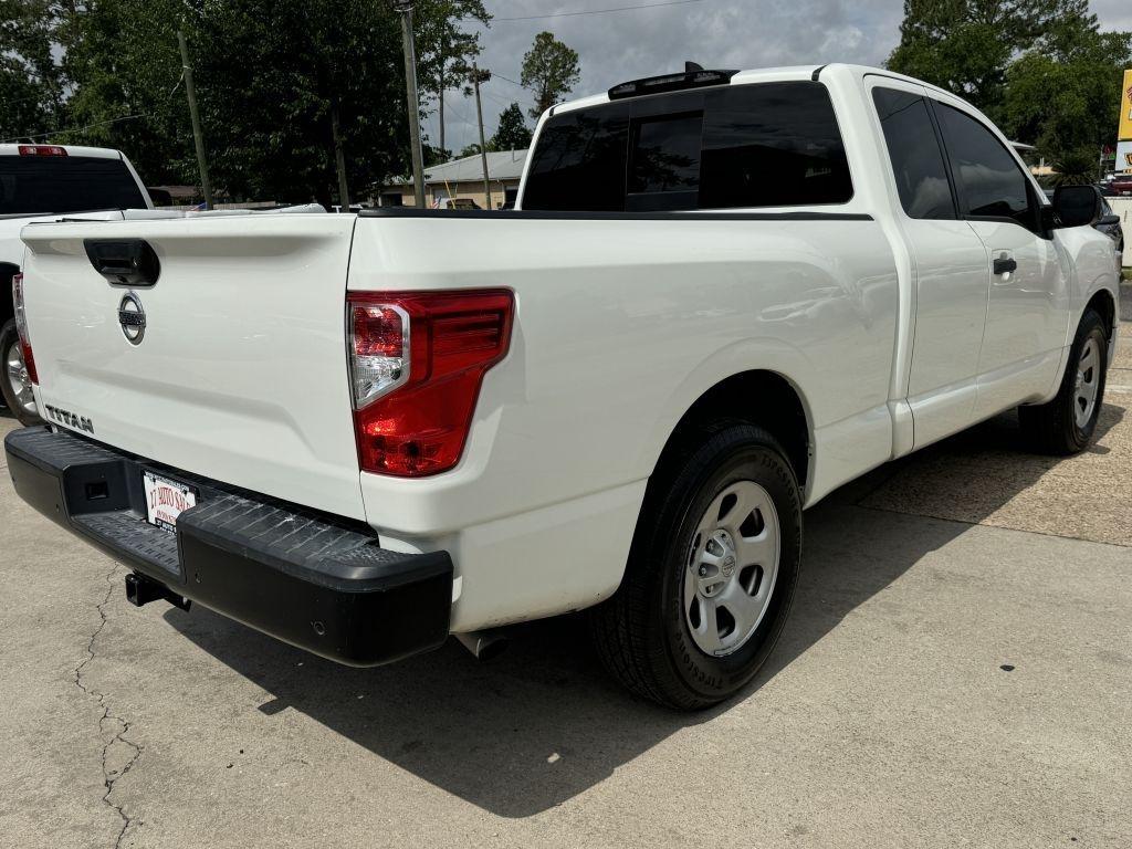 Nissan Titan  2022