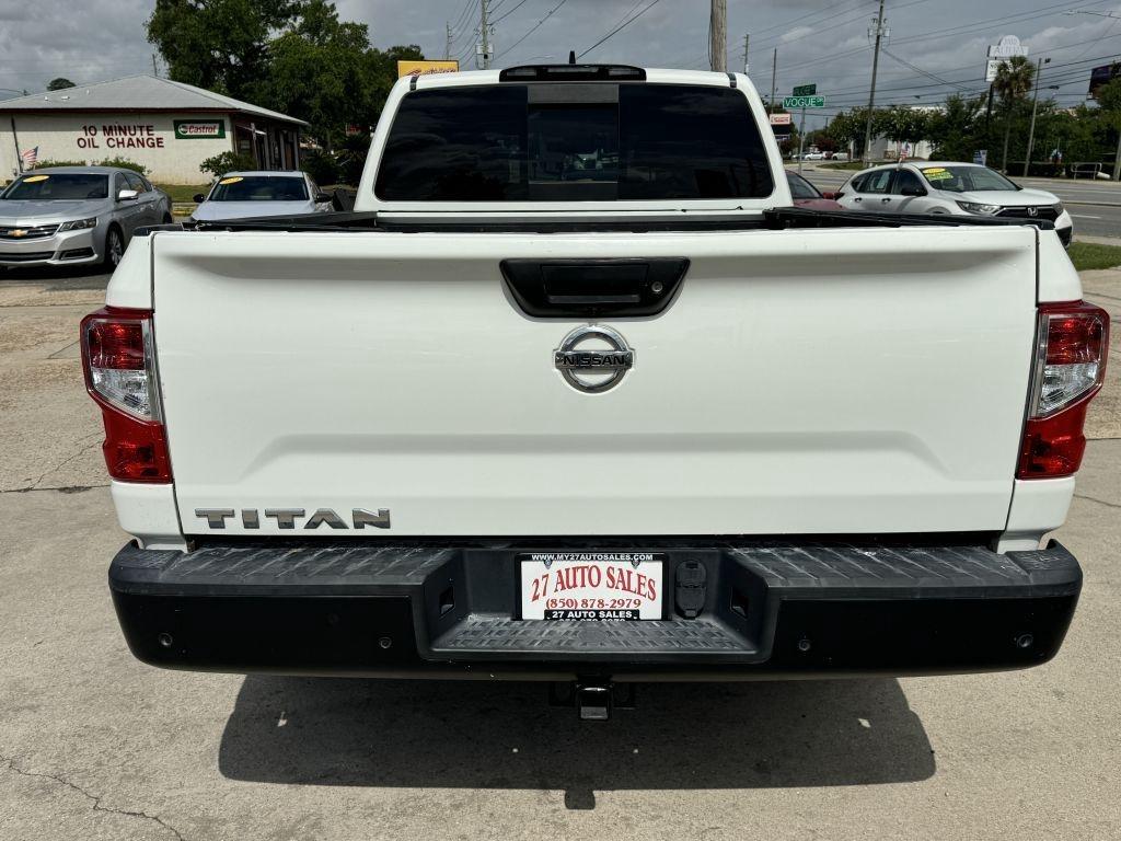 Nissan Titan  2022